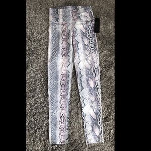 NWT sz S Mono B leggings